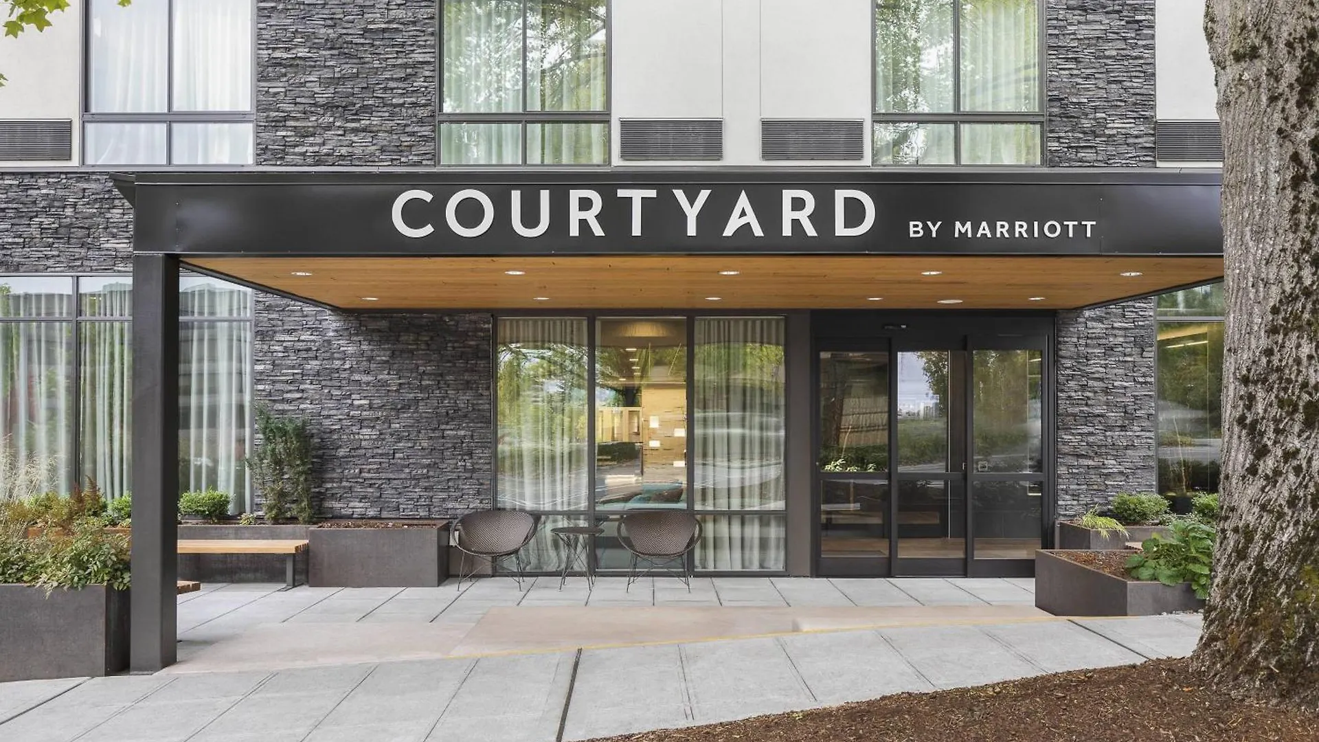 Courtyard By Marriott Seattle Northgate Hotel